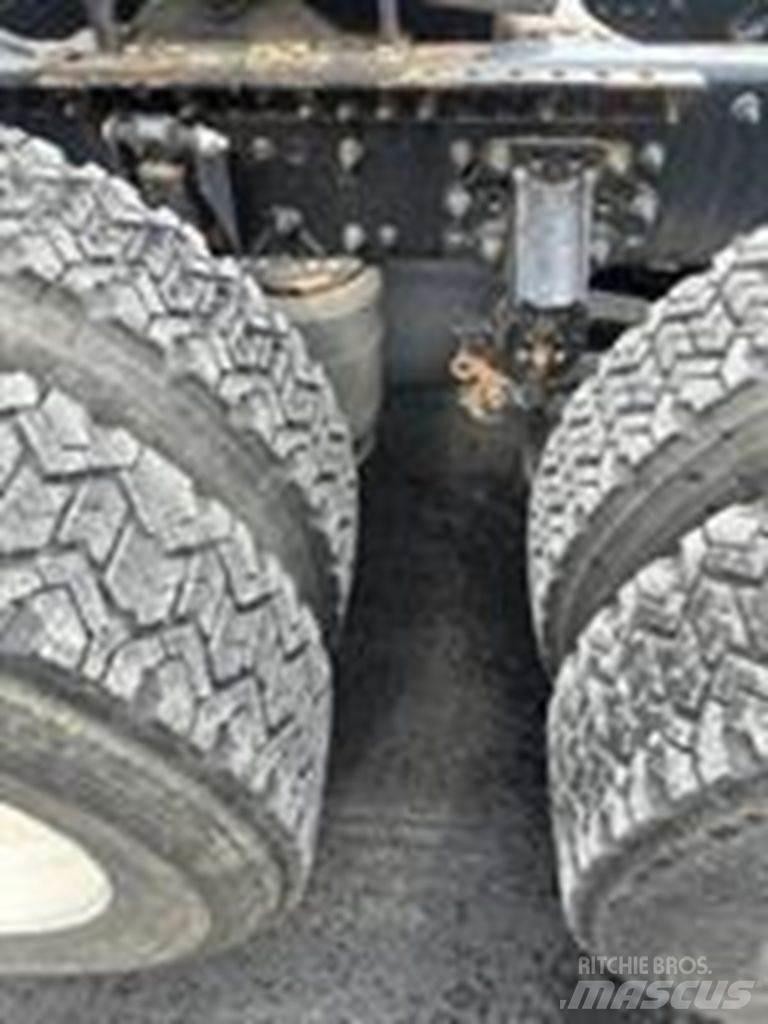 Mack AN64T Trekkers