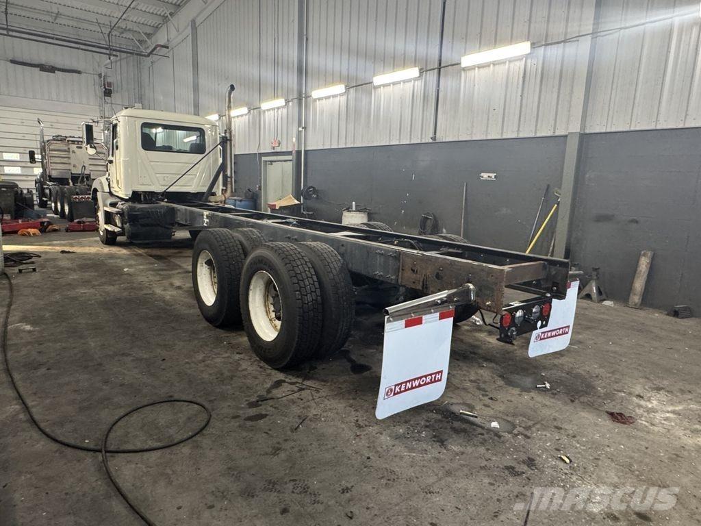 Mack GU813 Chassis met cabine