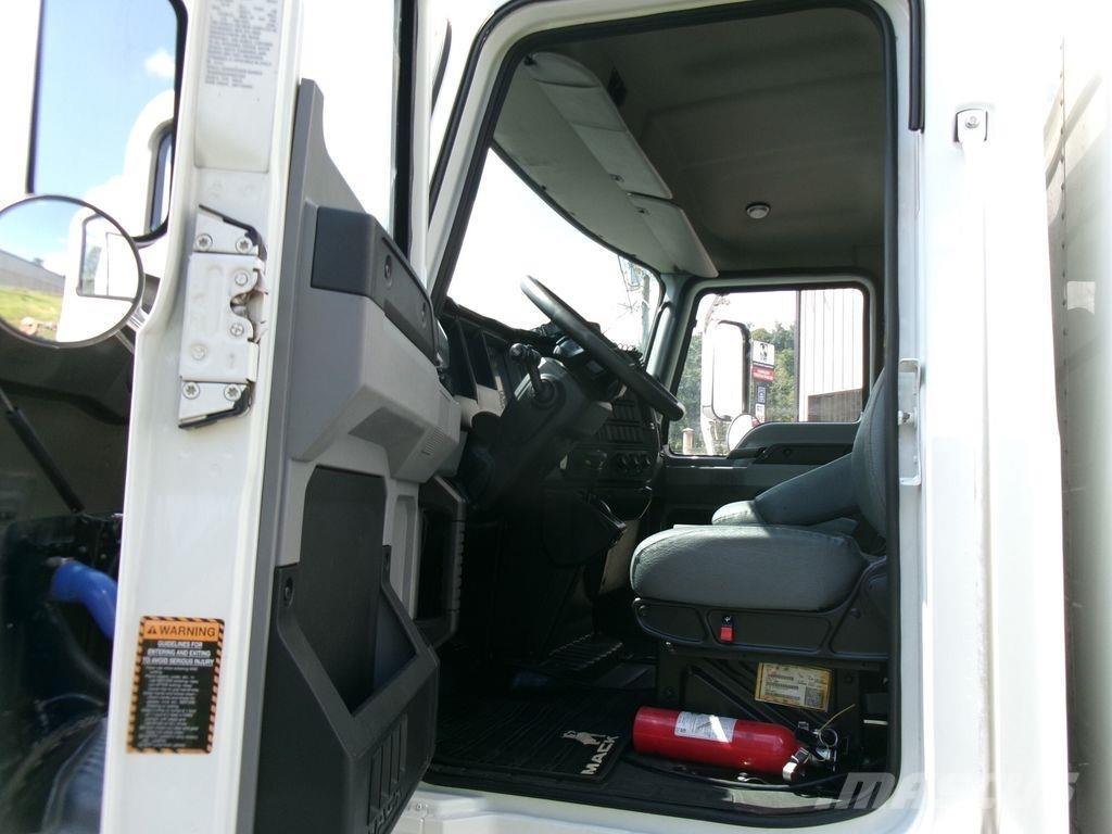 Mack MD6 Bakwagens met gesloten opbouw