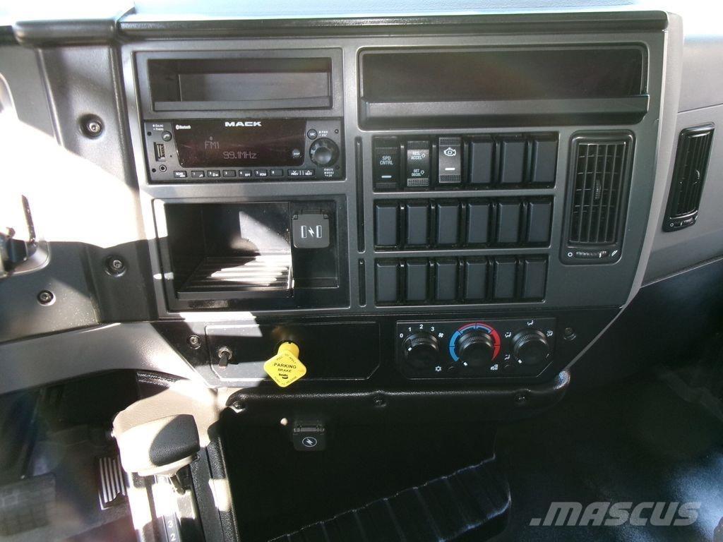 Mack MD6 Bakwagens met gesloten opbouw