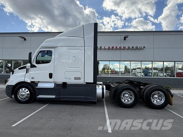 Freightliner CASCADIA 116 Trekkers