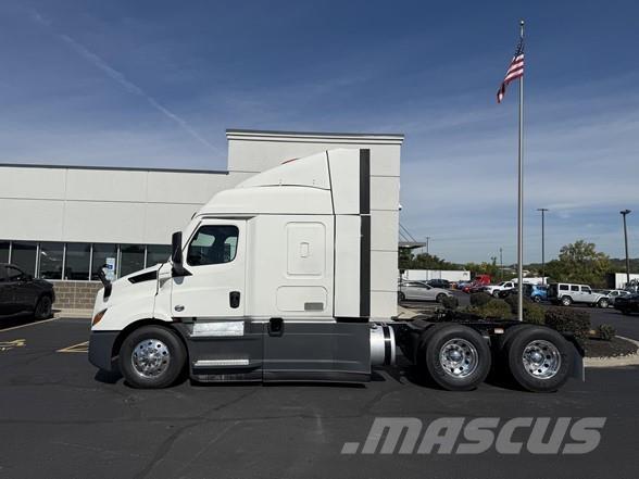 Freightliner CASCADIA 116 Trekkers