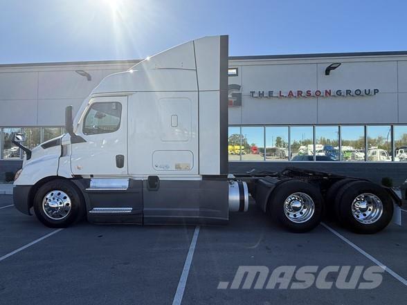 Freightliner CASCADIA 116 Trekkers