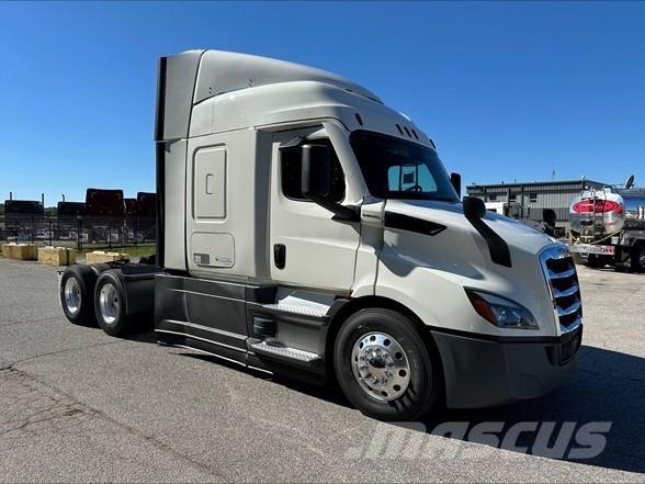 Freightliner CASCADIA 116 Trekkers