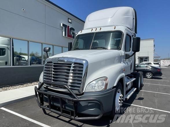 Freightliner CASCADIA 126 Trekkers