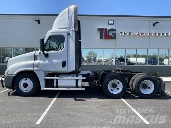 Freightliner CASCADIA 126 Trekkers