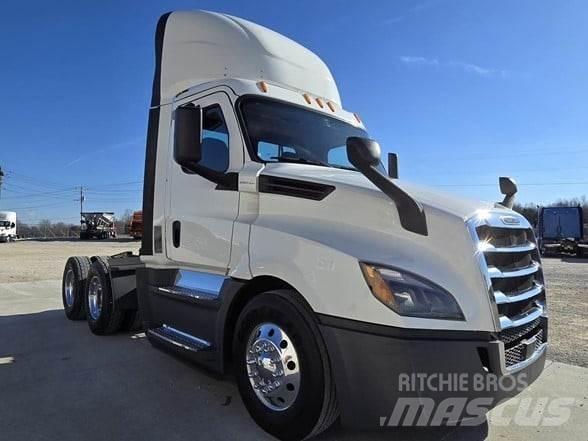 Freightliner CASCADIA 126 Trekkers