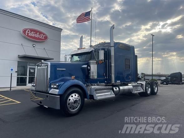 Kenworth W900 Trekkers