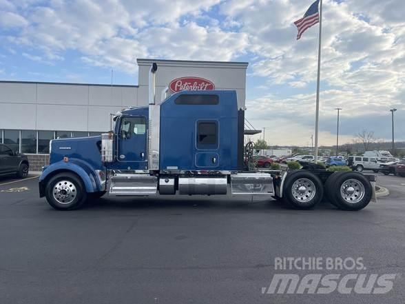 Kenworth W900 Trekkers