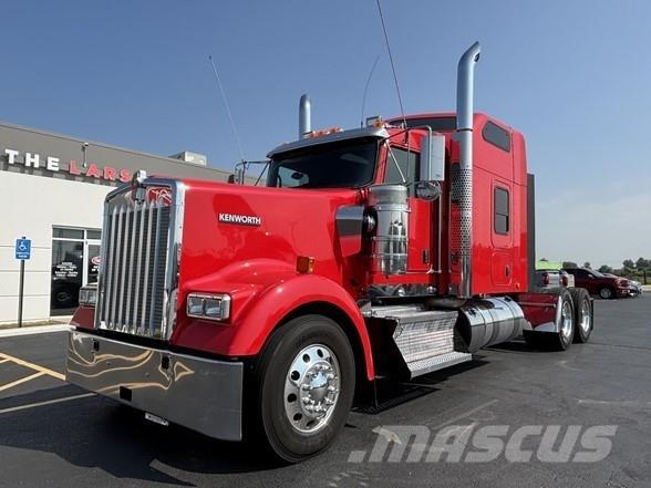 Kenworth W900 Trekkers