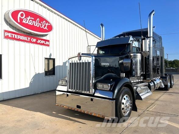Kenworth W900 Trekkers