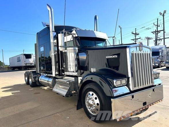 Kenworth W900 Trekkers