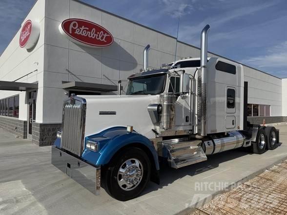 Kenworth W900B Trekkers