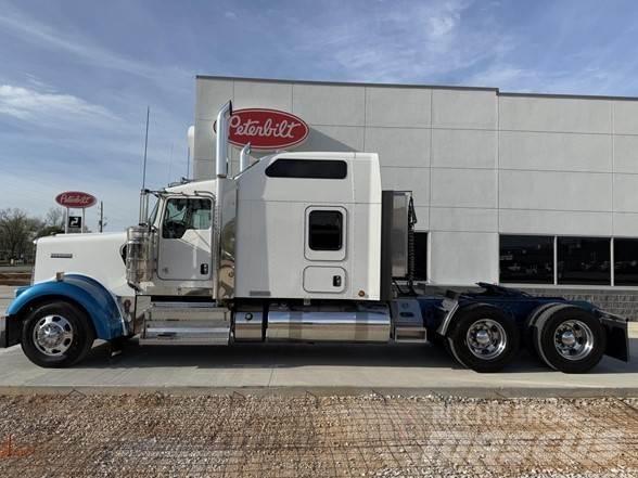 Kenworth W900B Trekkers
