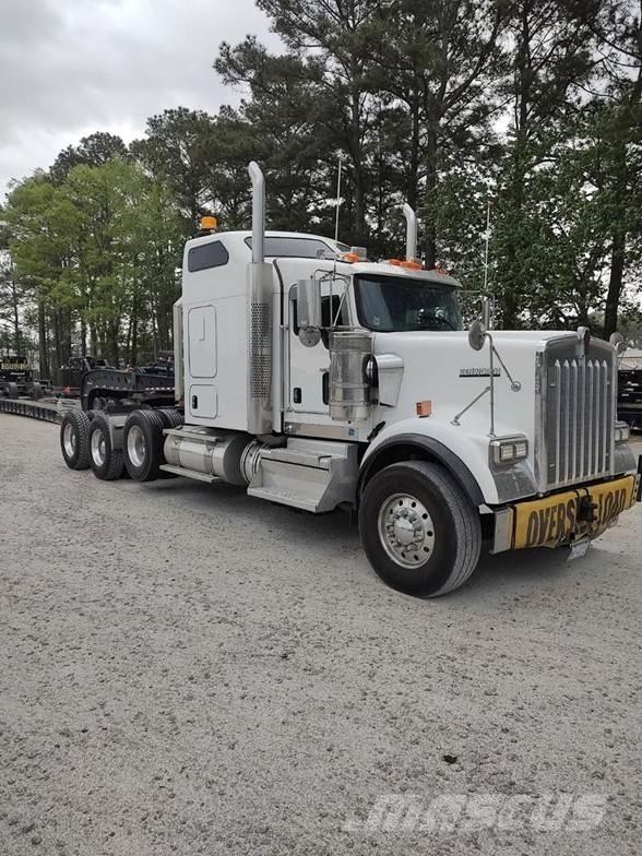 Kenworth W900B Trekkers