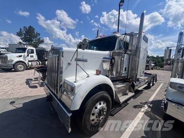 Kenworth W900B Trekkers