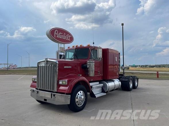 Kenworth W900B Trekkers