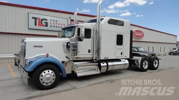 Kenworth W900L Trekkers