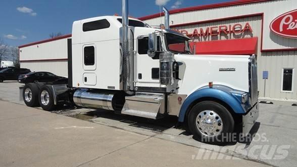 Kenworth W900L Trekkers