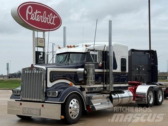 Kenworth W900L Trekkers