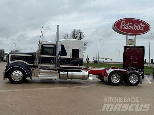 Kenworth W900L Trekkers