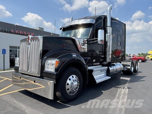 Kenworth W990 Trekkers