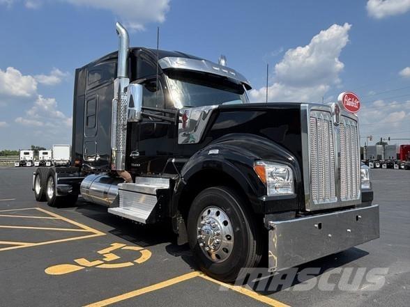 Kenworth W990 Trekkers