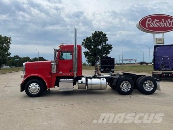 Peterbilt 389 Trekkers