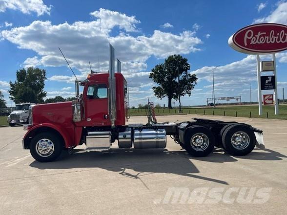 Peterbilt 389 Trekkers
