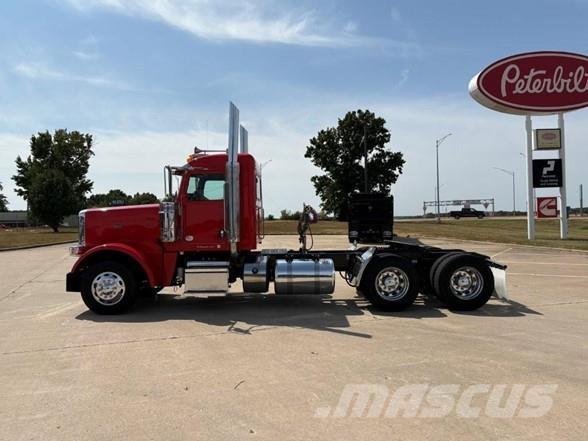 Peterbilt 389 Trekkers