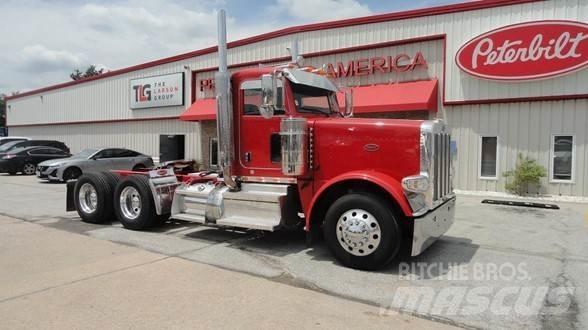 Peterbilt 389 Trekkers