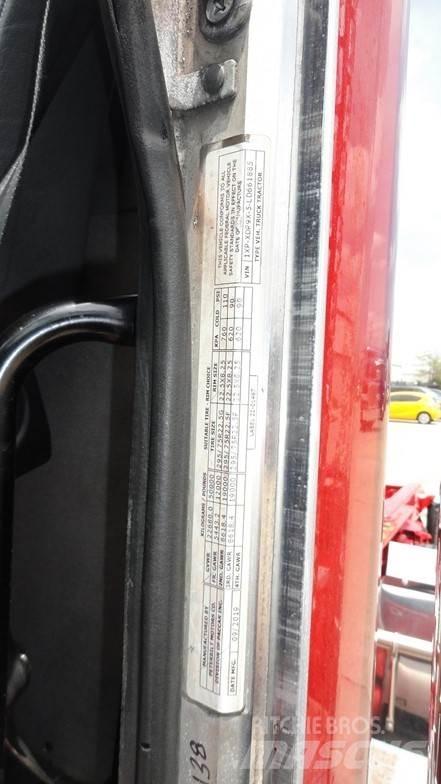 Peterbilt 389 Trekkers