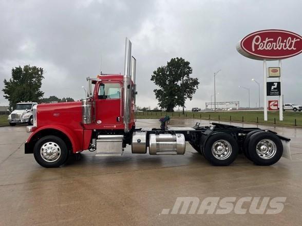 Peterbilt 389 Trekkers