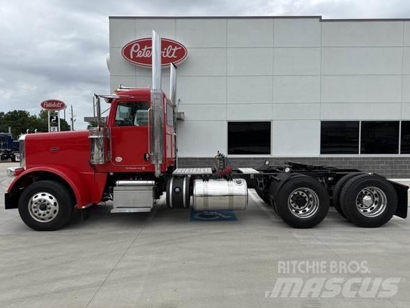Peterbilt 389 Trekkers