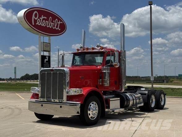 Peterbilt 389 Trekkers