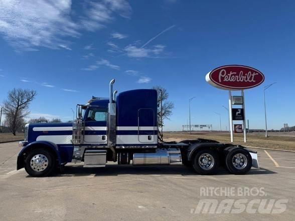 Peterbilt 389 Trekkers