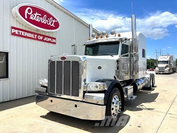 Peterbilt 389 Trekkers