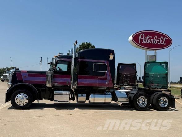 Peterbilt 389 Trekkers