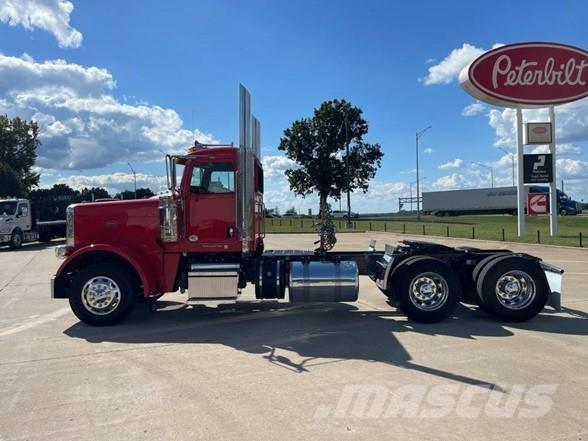 Peterbilt 389 Trekkers