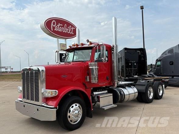 Peterbilt 389 Trekkers
