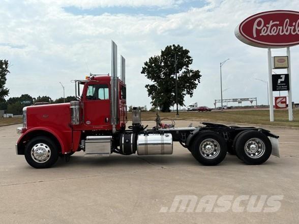 Peterbilt 389 Trekkers