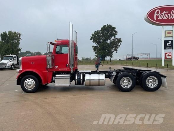Peterbilt 389 Trekkers