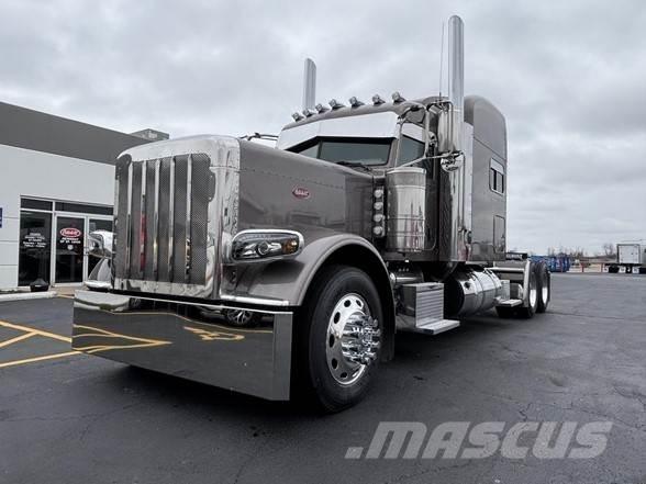 Peterbilt 389 Trekkers