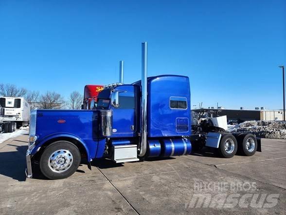 Peterbilt 389 Trekkers