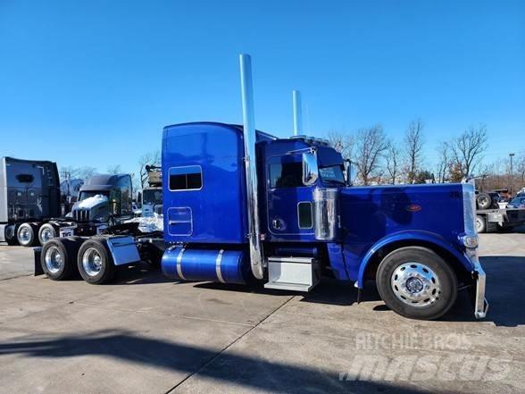 Peterbilt 389 Trekkers