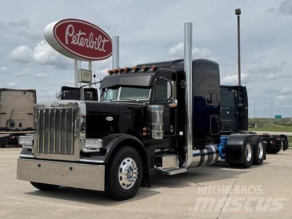 Peterbilt 389 Trekkers