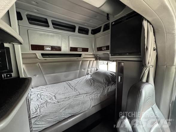 Peterbilt 389 Trekkers