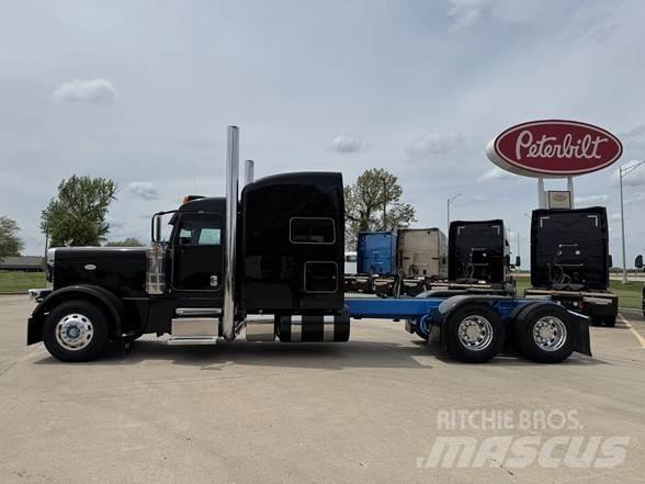 Peterbilt 389 Trekkers