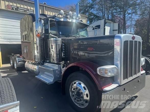 Peterbilt 389 Trekkers