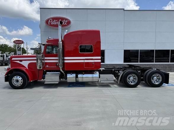 Peterbilt 389 Trekkers